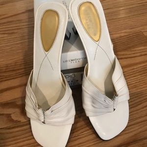 Liz Claiborne white sandals 👡